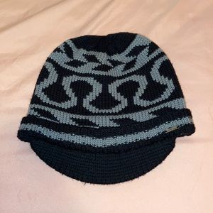 Lululemon black and grey winter hat